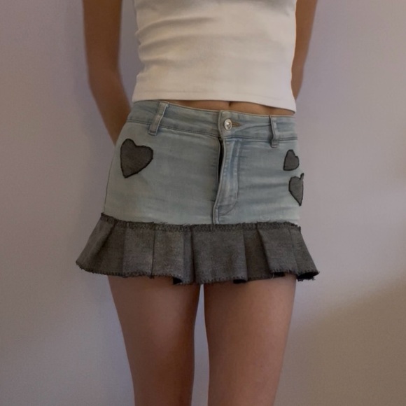 H&M divided denim ruffle mini skirt with heart patches Size - Picture 5 of 7